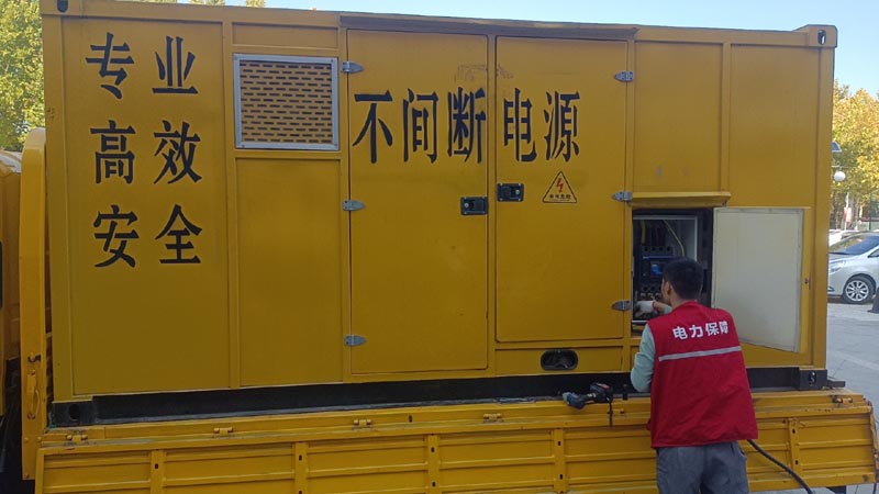 永德柴油发电机组和UPS电源配合使用时，如何避免切换过程中的电力中断？